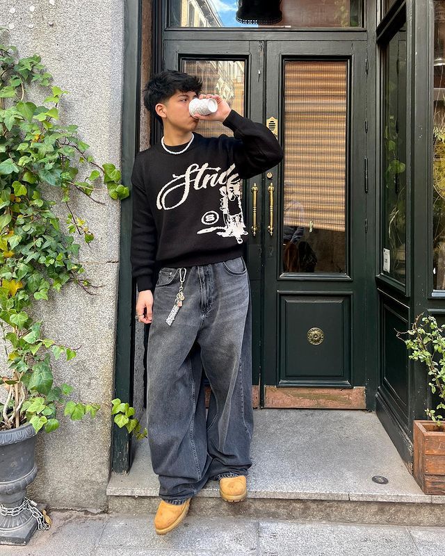 35 Looks Con Jeans Anchos Para Chicos 27 go on my tik tok 0verl00ked outfit streetwearoutfitsmen baggyy2k outfitinspo streetwear fashion baggy