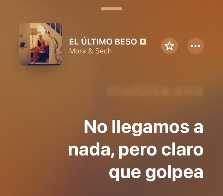 El ultimo beso Mora