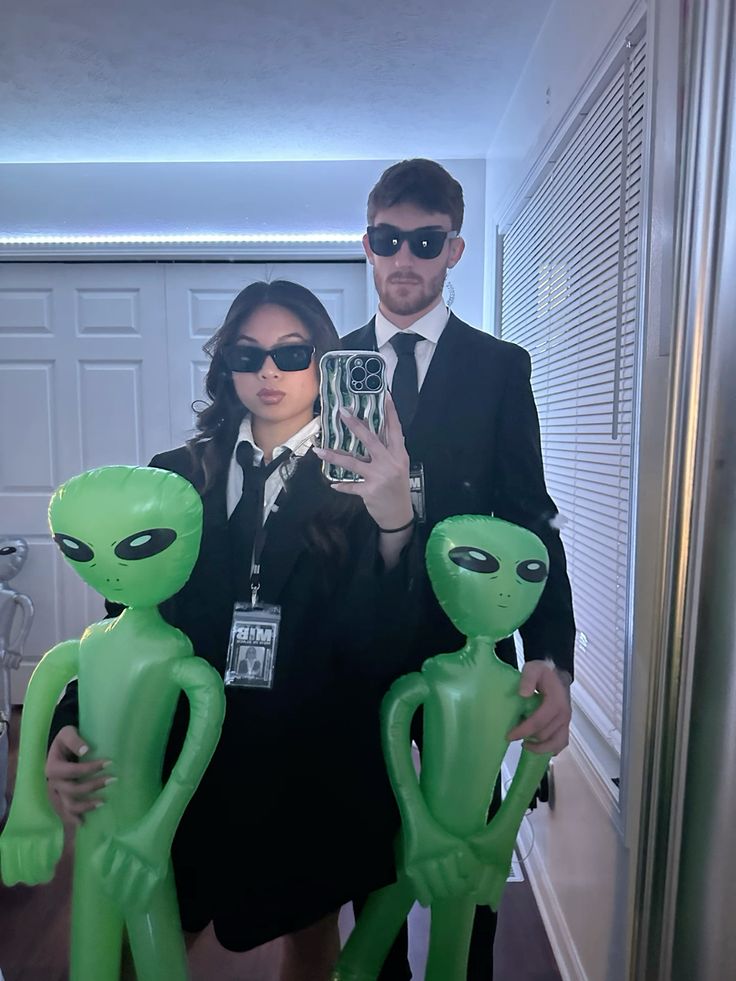 Men in black Halloween costume