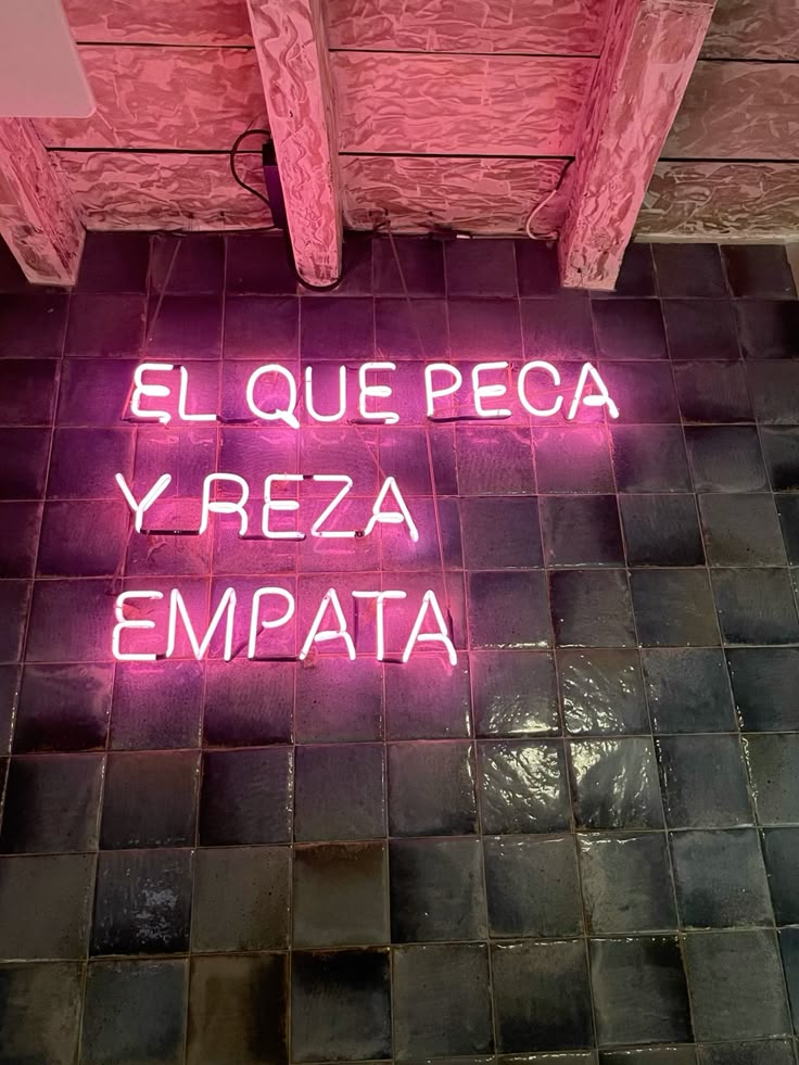 💋🍸🪩