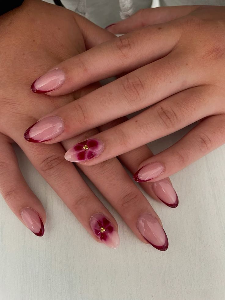 30 diseños de uñas para primavera 2026 que tienes que probar 10 Unas almendras rojas y flora